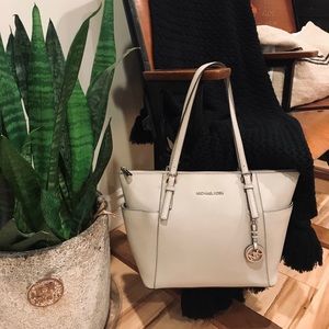 Michael Michael Kors Jet Set Tote - Pearl Gray